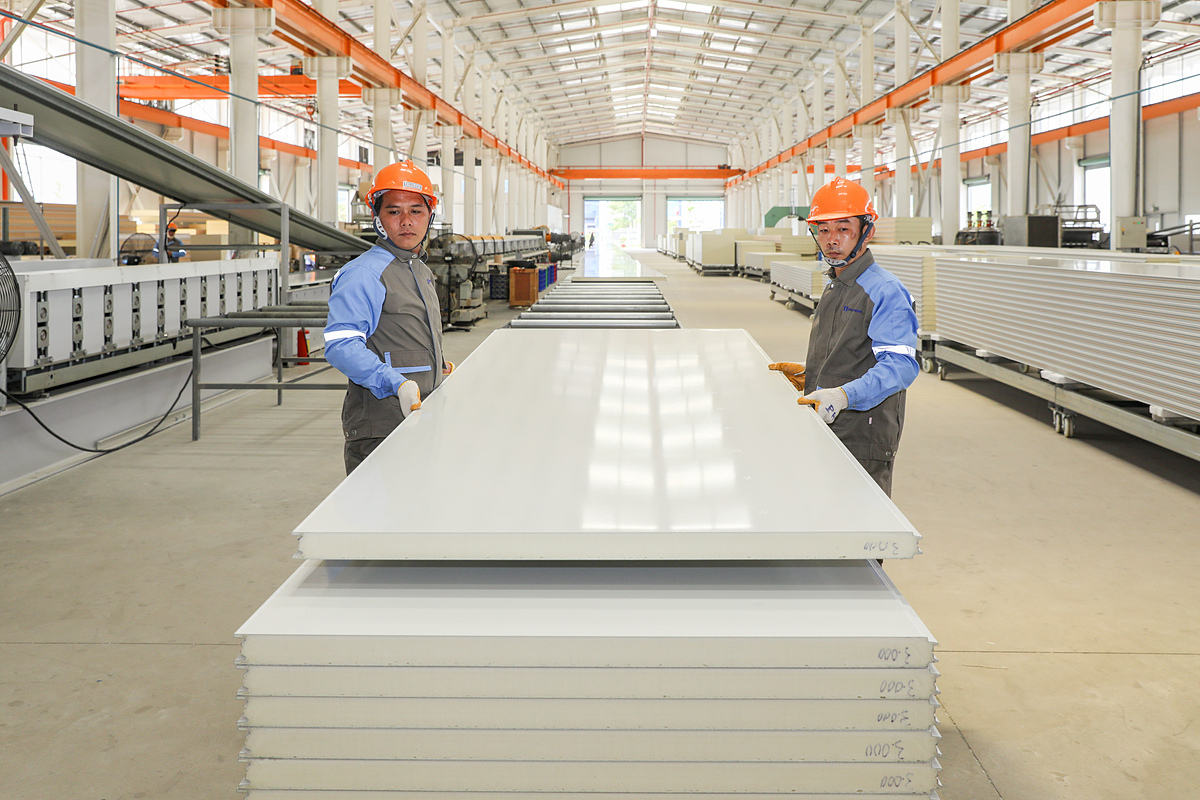 Công xưởng sản xuất panel cách nhiệt Phương Nam với công nghệ châu Âu tại TP HCM. Ảnh:Quỳnh Trần.