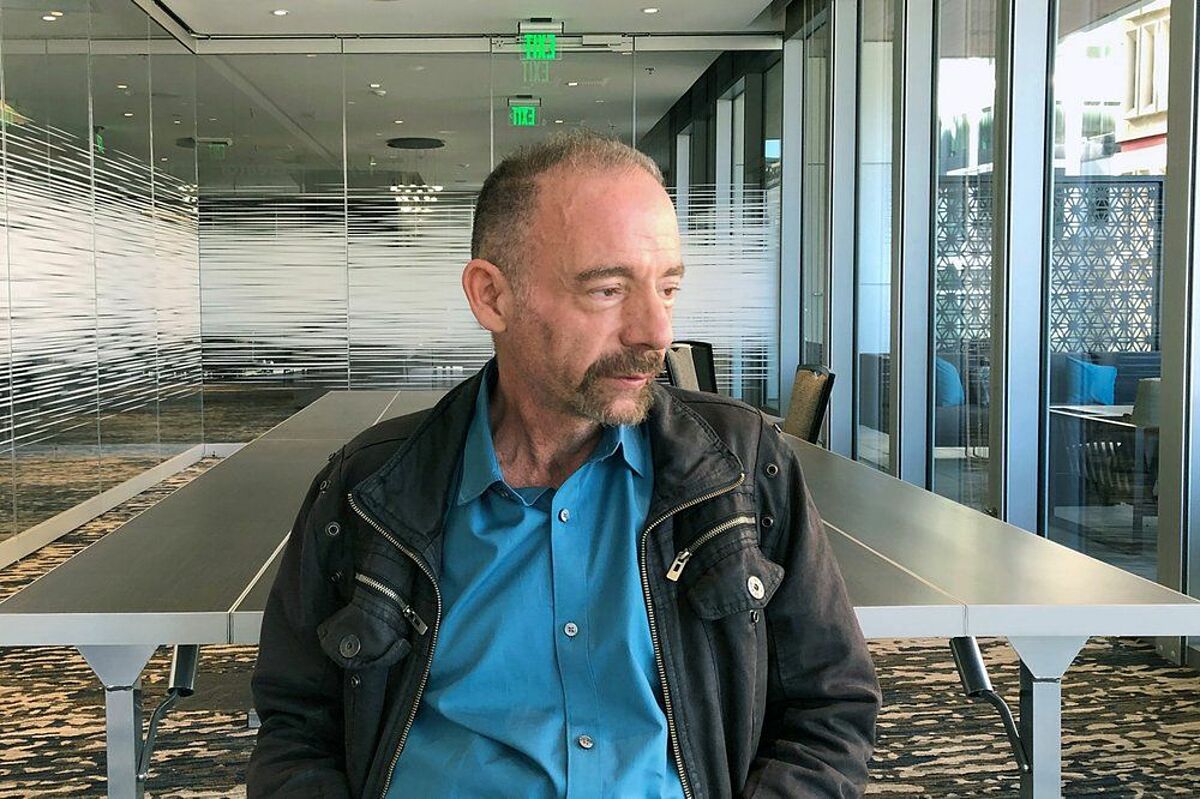 Timothy Ray Brown, được mệnh danh bệnh nhân Berlin, người đầu tiên cấy ghép tuỷ ở Đức khỏi bệnh HIV, ảnh chụp hồi 3/2019 ở Seattle. Ảnh: AP