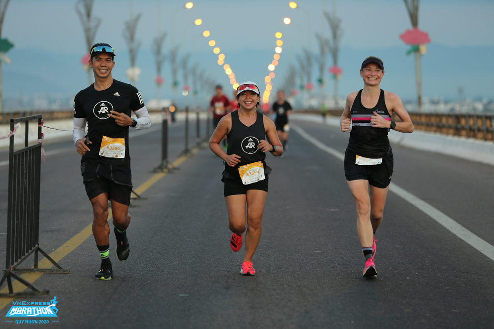 3 vận động viên tham gia giải VnExpress Marathon Quy Nhơn 2020. Ảnh: VnExpress Marathon.