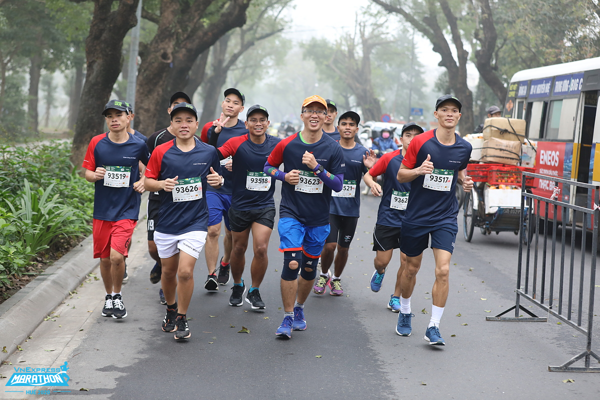 Các vận động viên tham dự giải VM Huế 2020. Ảnh: VnExpress Marathon.