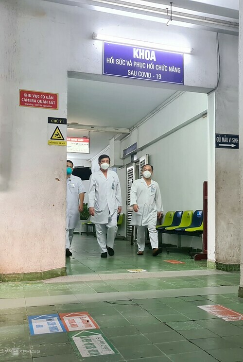 khoa được phân luồng riêng như một vùng đệm, tách biệt với các khoa khác trong bệnh viện.