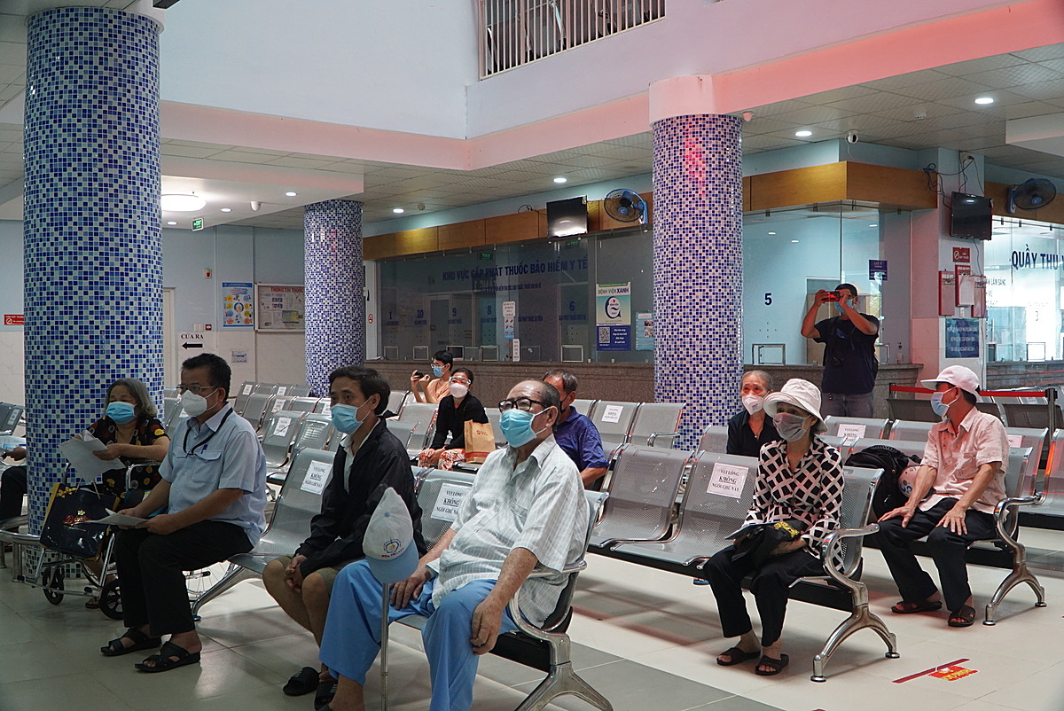 Bệnh viện quận 7 sạch Covid-19, chính thức trở lại công năng ban đầu đón người dân đến khám, điều trị các mặt bệnh ngoài Covid-19 từ ngày 28/9. Ảnh: Thư Anh.