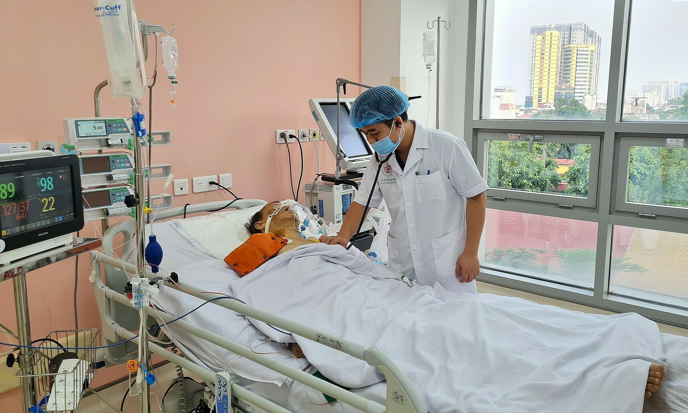 Một bệnh nhân điều trị tại Việm Tim mạch, Bệnh viện 108. Ảnh: Bệnh viện cung cấp